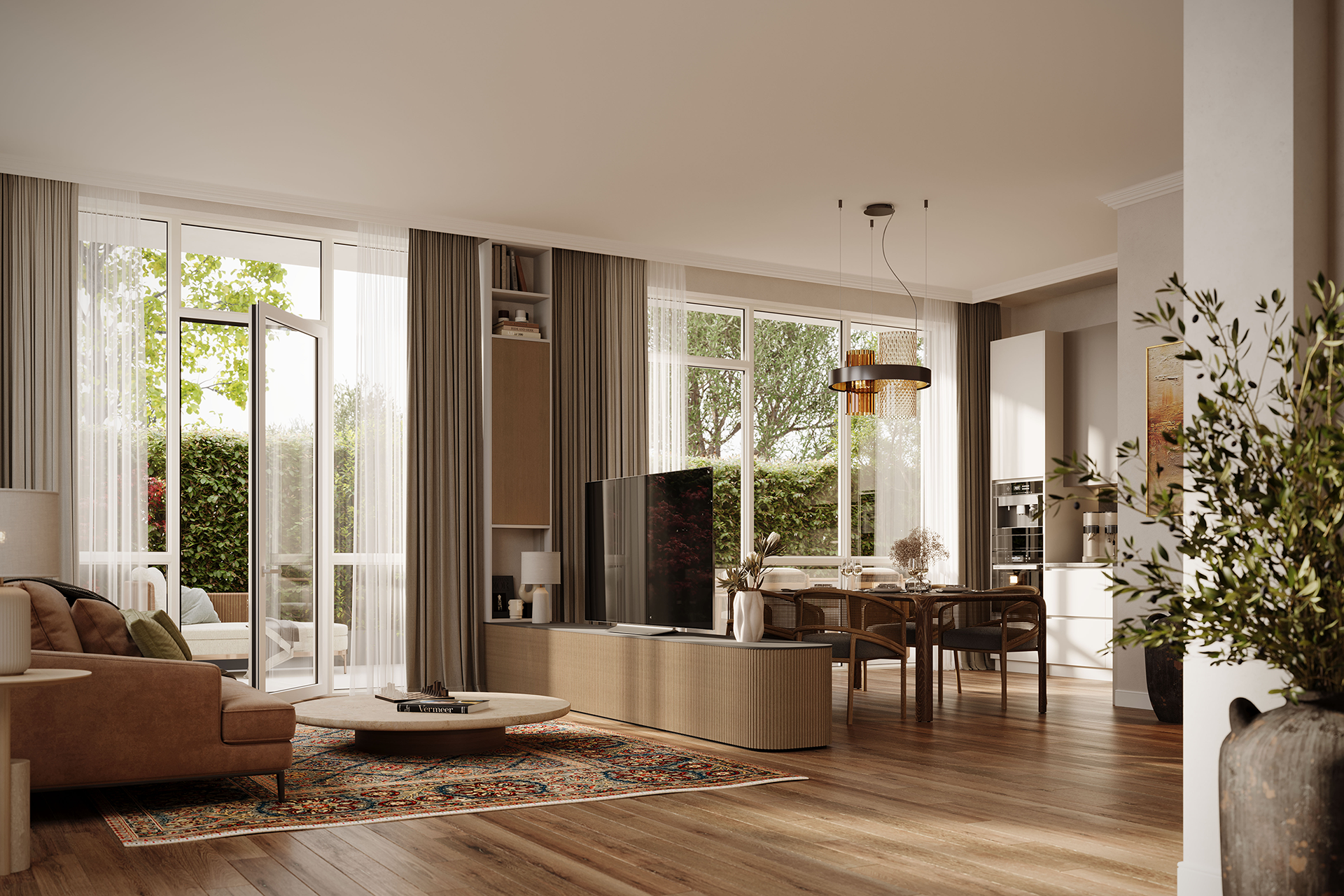 Soggiorno di Residenza Il Molino a Lucca con cucina a vista, pavimento in legno e ampie vetrate aperte sul verde.
